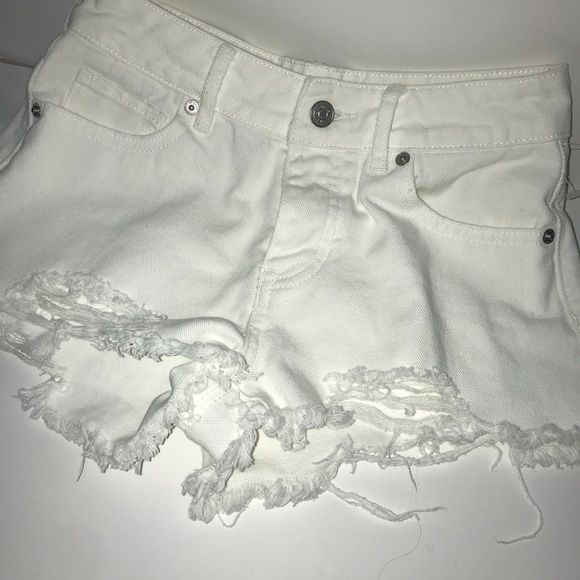 White jean shorts - Picture 1 of 3